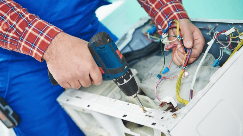 Sarıgöl Vaillant Vaillant çamaşır makinesi kart tamiri – Su almama arızası orijinal parça ile giderildi. - Teknik servis örneği